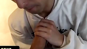 Latin leche - lucky stud meets cute skater boy and makes him suck his unchanging cock in a caravanserai