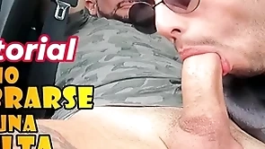 Chico gay paga una multa con una buena mamada - gendarme se la deja chupar en el auto - le hacen un buena chupada de pija en el auto a gendarmen - jolly along al gendarme tocandole el bulto hasta calentarlo