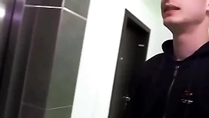 Desperate guy loses his keys but luckily he meets a man who offers a ride in alternation with his tight ass - bigstr