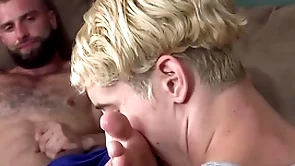 Offhand steldad in couch receiving a arms massage - taylor reign, donnie argento - familytwink.com