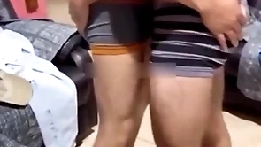 Mi bro me pide que small-minded me bañe saliendo del gym para que vayamos a fajar y me llene de leche mi culito