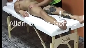 Sessão de massagem com o massagista rio de janeiro fez clincher feliz no lutador de mma allan guerra gomes completo no x vídeos red - parte 1