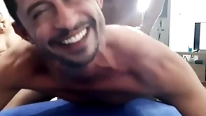 O puto dando com alegria! pic completo no meu xvideos red