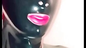 Moni sissy latex